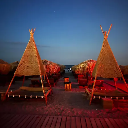 Anisia Infiniti & 3*